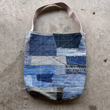 Load image into Gallery viewer, overstitched bucket bag